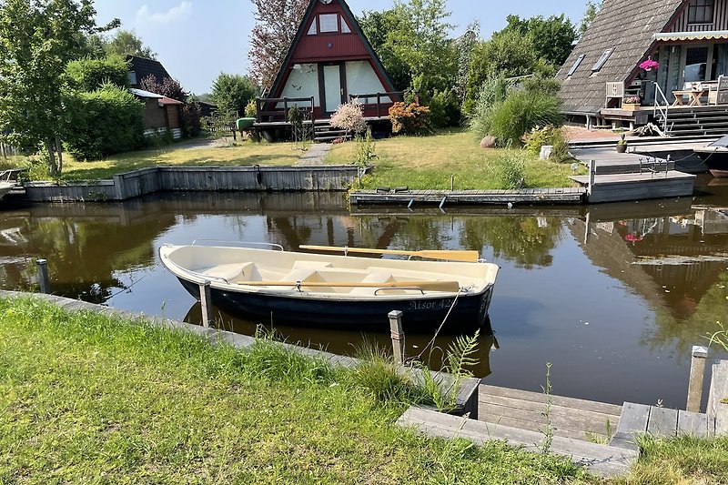 Haus am Kanal mit eigenem Boot
