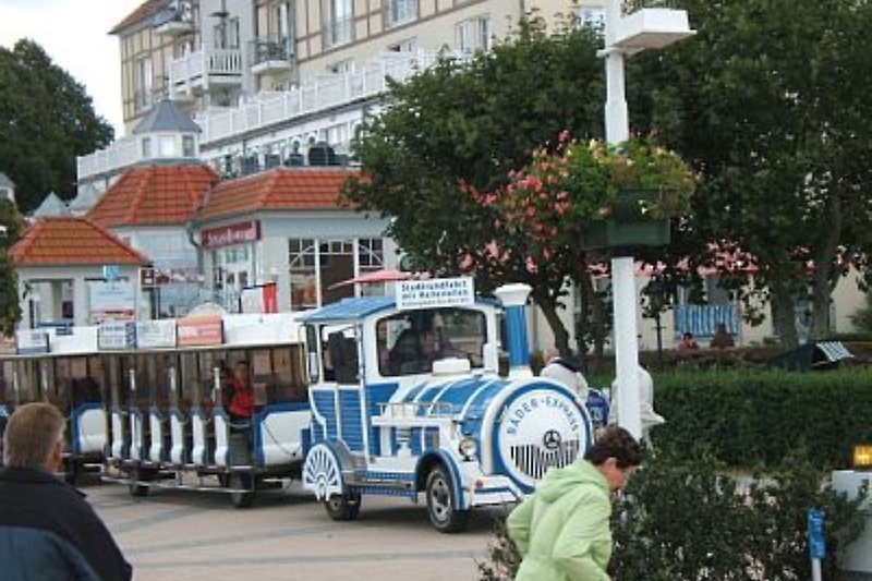 Die Bäderbahn von Kühlungsborn, fährt täglich am Haus Meeresblick vorbei!