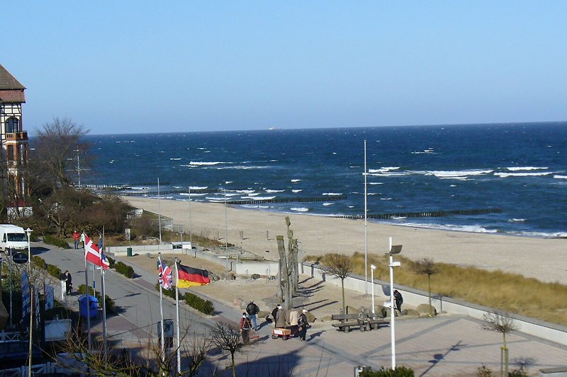 Die 3,5 km lange Strandpromenade ist nur ein Steinwurf von unserer Ferienwohnung entfernt!