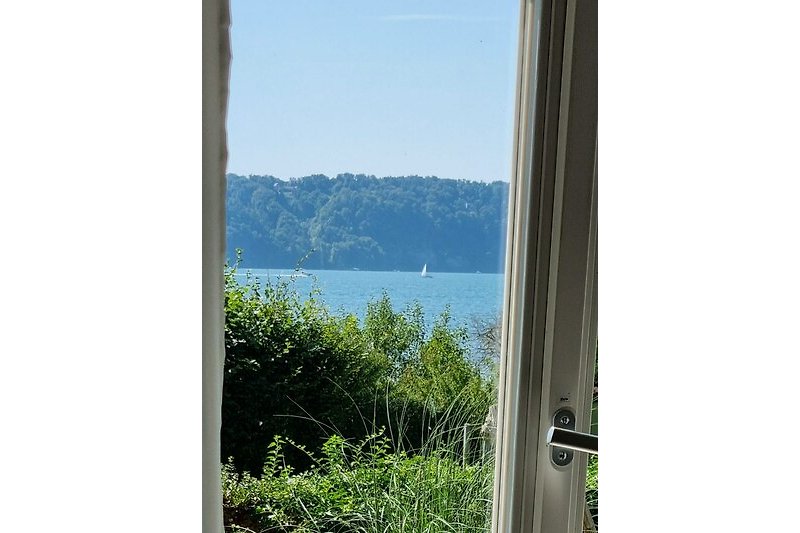 Blick aus dem Wohnzimmer nach SW auf See und Naturschutzgebiet Bodanrück.