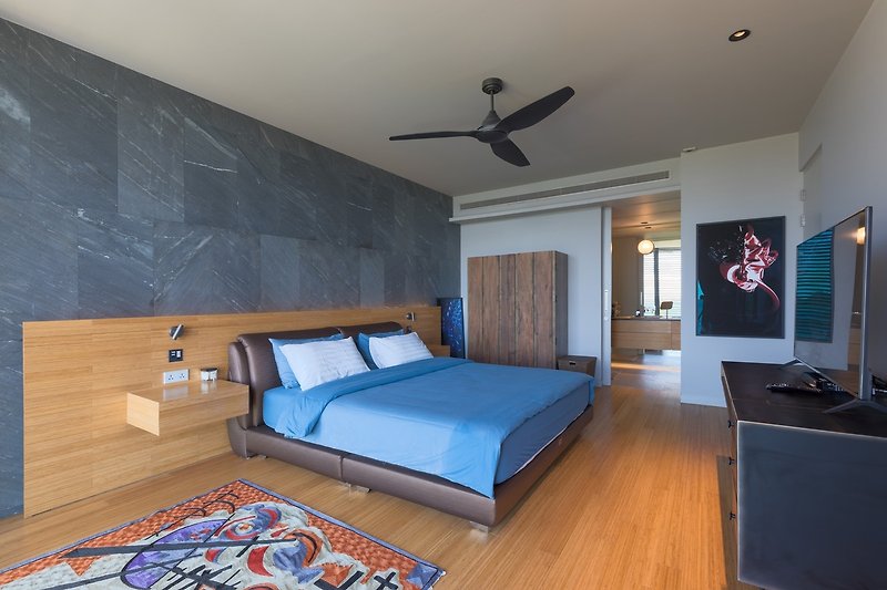 Gäste Schlafzimmer 3 mit stilvoller Einrichtung, Meerblick und bequemem Kingsize Bett und  Zugang Balkon