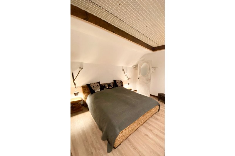 3 Gemütliches Schlafzimmer mit stilvollem Möbeln und Loftnetz