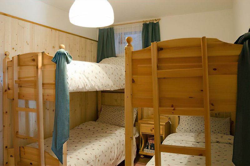 Vista stanza con doppio letto a castello