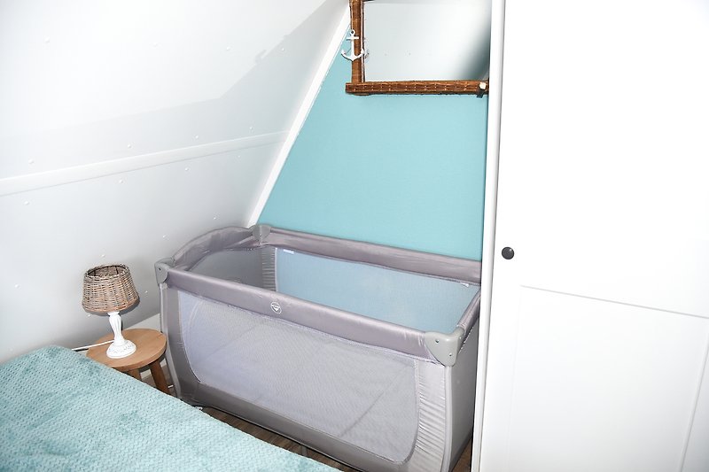 Platz für ein Babyreisebett 60 x 120 cm inkl. Matratze im Elternschlafzimmer