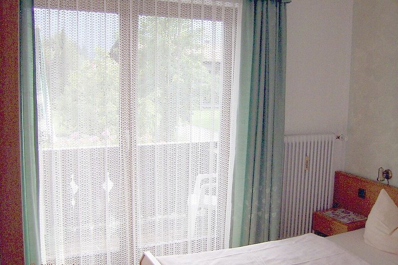 Schlafzimmer mit Balkonzugang