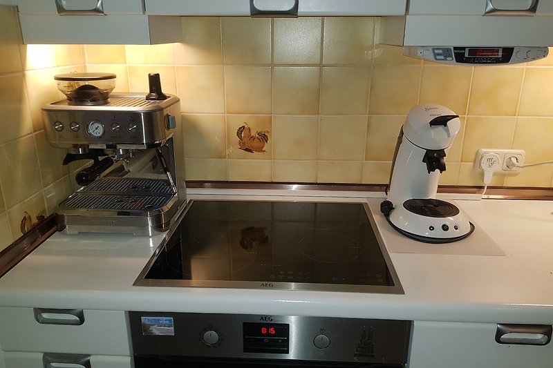 ... wie z.B. eine Espresso-Siebträgermaschine bilden den küchentechnischen Komfort!