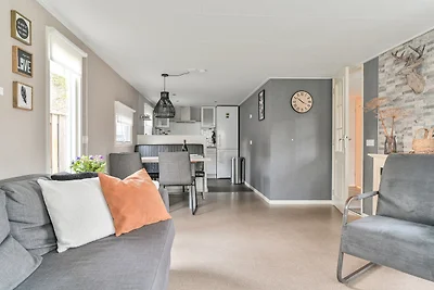 Ruime luxe 4 persoons Chalet midden op de Veluwe