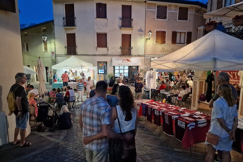 Abendmarkt in Tignale