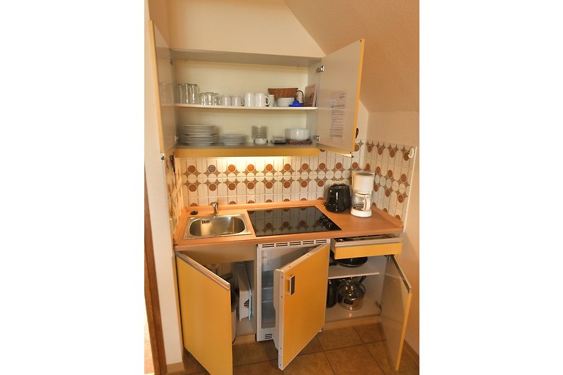 Küchenzeile mit Ausstattung für 4 Personen