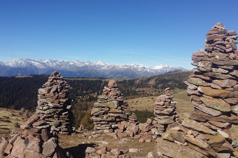 Die "Steinern Mandln" Ein beliebtes Ausflugziel bei malerischem Bergpanorama