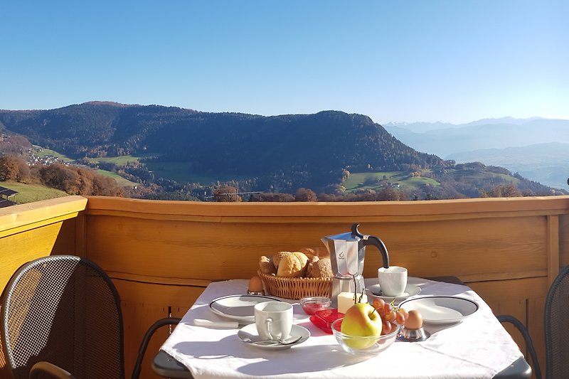 Typ "Mölten" Frühstück am Balkon bei herrlichem Ausblick