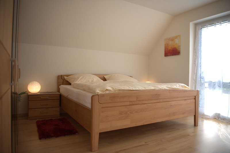 Schlafzimmer 1. OG - Kingsize Bett 200x200 hochwertige Hotelbettwäsche