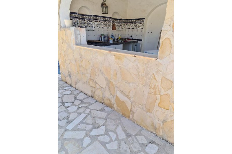 Outdoor kitchen with gas cooker and fridge