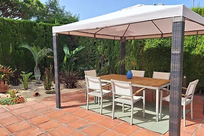 Casa Concha, Ferienhaus in Meeresnähe mit Garten und privatem Pool, A/C & WIFI