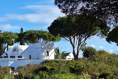 Ruhiges Ferienhaus nahe dem Meer mit A/C, Pool, und Glasfaser Wlan.
