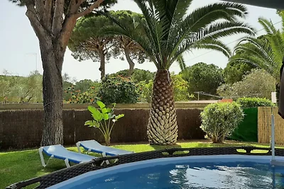 Ruhiges Ferienhaus nahe dem Meer mit A/C, Pool, und Glasfaser Wlan.