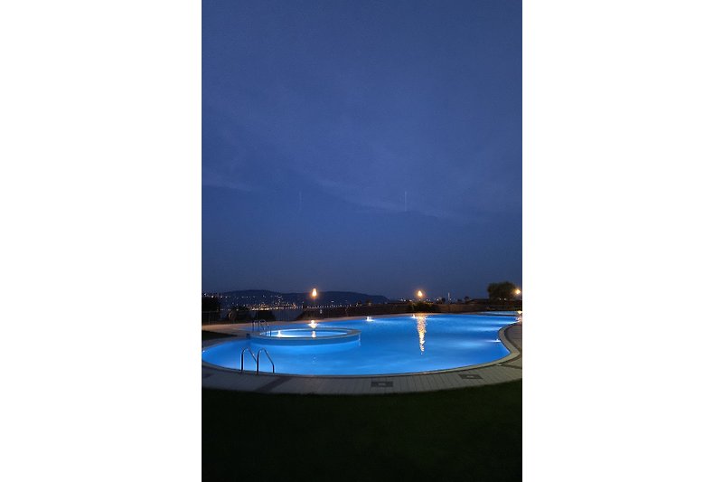 Unser Pool by night