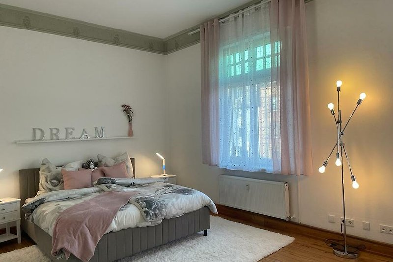 Familienschlafzimmer 3 im OG mit Doppelbett 1.80 x 2,00 m, Zimmergrösse ideal für Eltern+ Lieblinge.