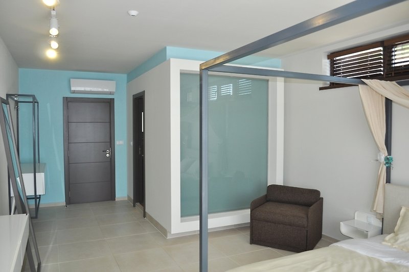 Double bedroom with enclosed shower-room