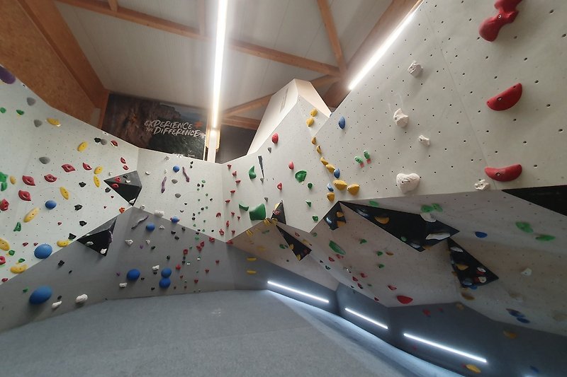 BAMBULE - größte Kletterhalle Frankens mit kleinem Boulderbereich