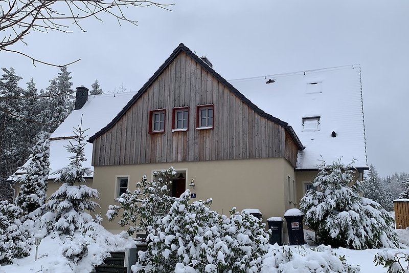 Haus Waldeck in Oberbärenburg/ Ostererzgebirge im Winter