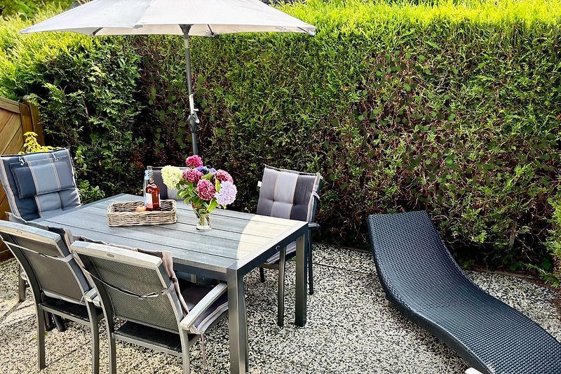 ☀️FAMILIENFAVORIT, Hunde willkommen.
Sonnenterrasse mit Grill und Gartenmöbeln