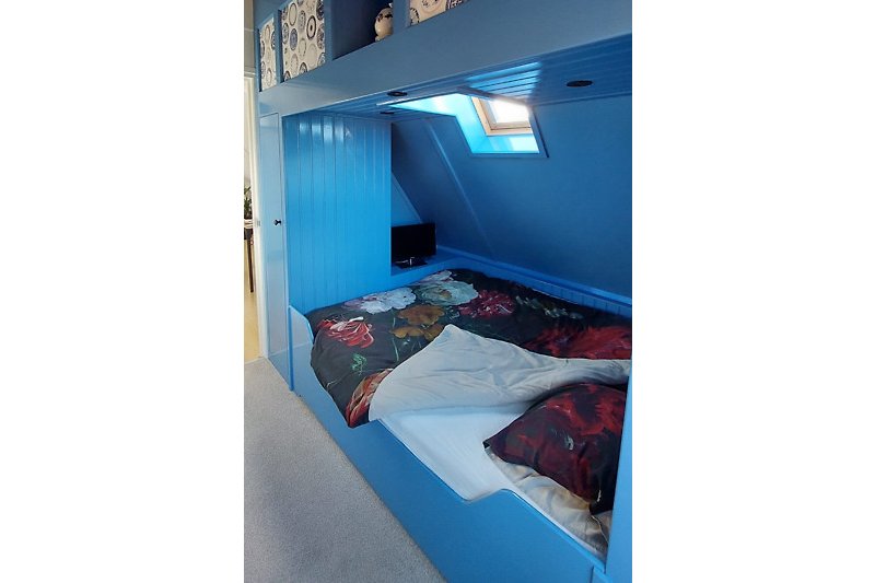 Comfortabel 2 persoons bed in Hollandse sfeer.