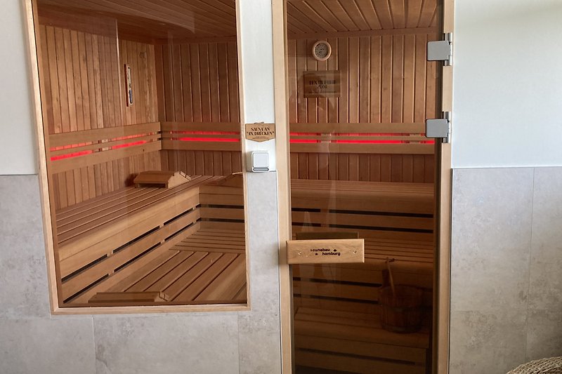 Moderne, große Sauna im Spa-Bereich der Anlage.