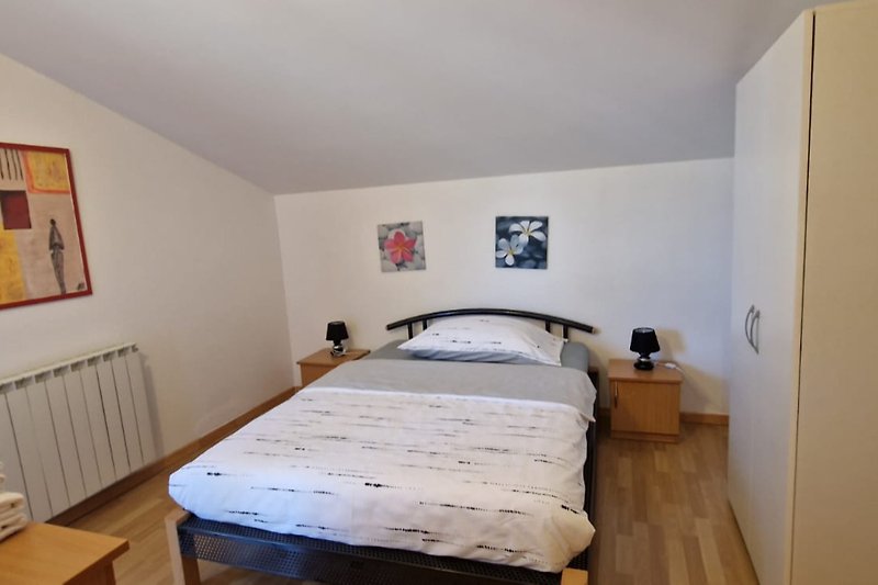 Schlafzimmer 4 im OG - französisches Bett (140x200)