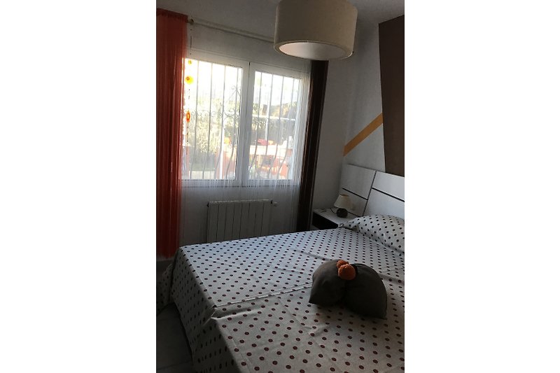 3. Schlafzimmer "Canapé" mit Wandschrank und Schlafsofa mit integrierter Matraze