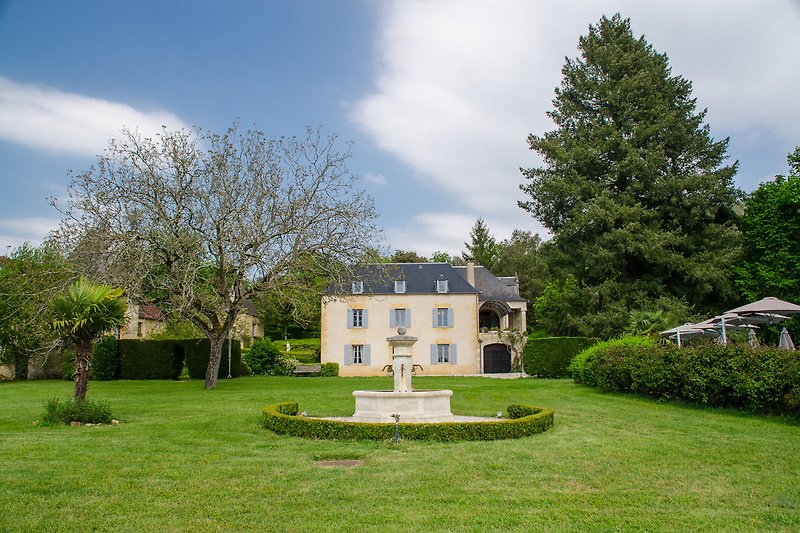 Das Petit Manoir de Vitrac ist ein Anwesen aus dem Jahr 1887 im Herzen des Périgord Noir, ganz in der Nähe von Sarlat.
