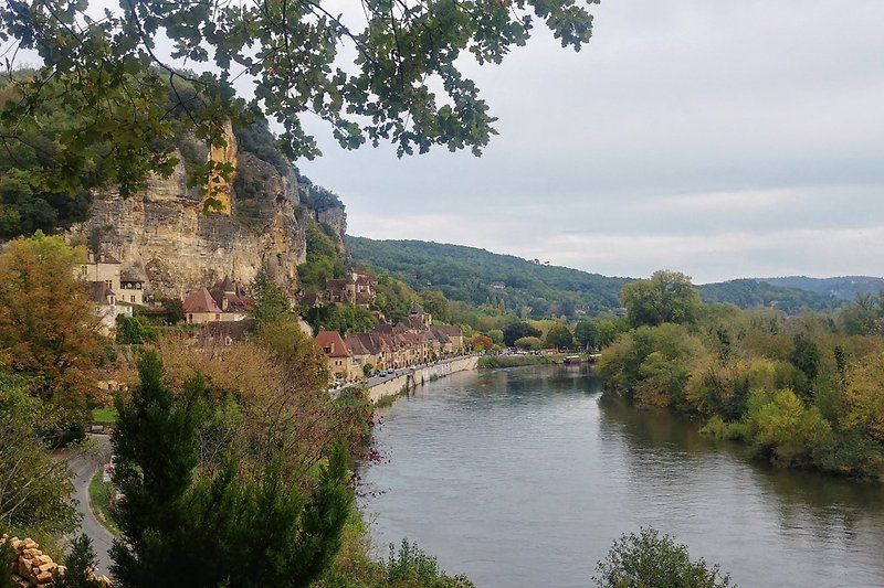 La Roque Gageac, malerisches Dorf am Rand der Dordogne