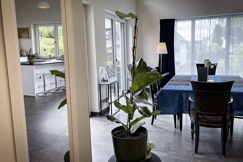 Moderne Wohnung mit stilvollem Interieur und  elegantem Design.