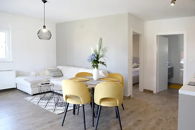 Apartment Basilea 3 (yellow)