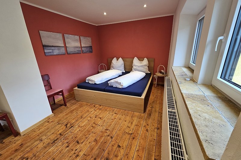 Großes Schlafzimmer mit Doppelbett (180 x 200)