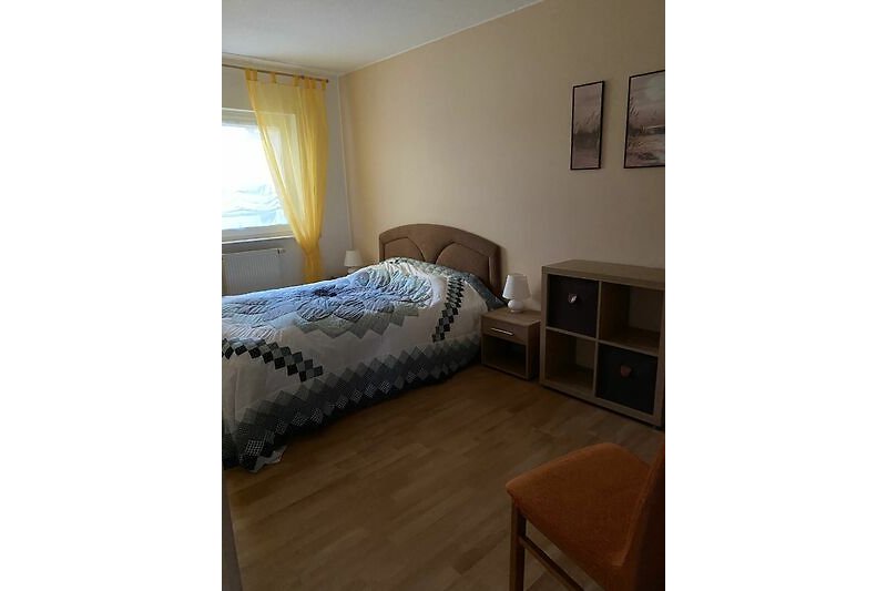 Schlafzimmer (Bett 160x200)