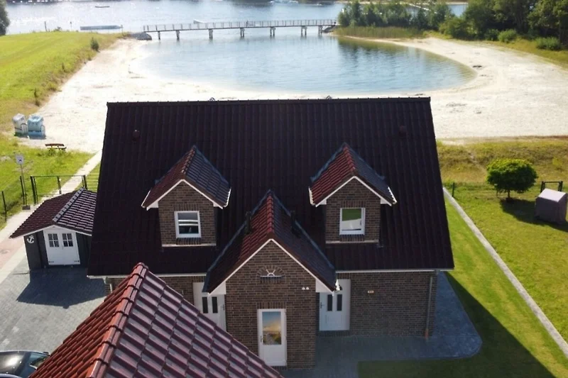 Schönes Haus am See mit Privatstrand