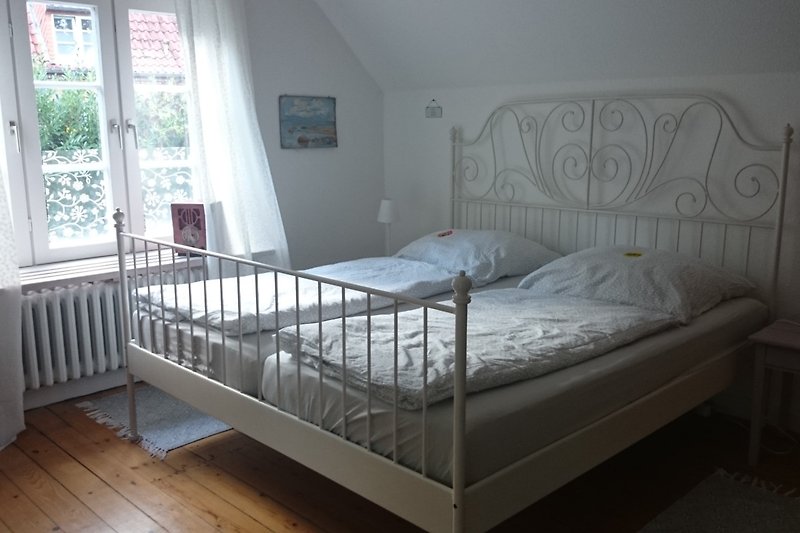 Schlafzimmer 2 mit Doppelbett (1,80m)