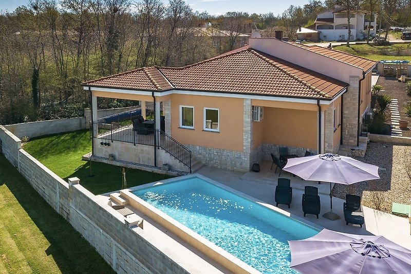 Villa Ravina mit Pool