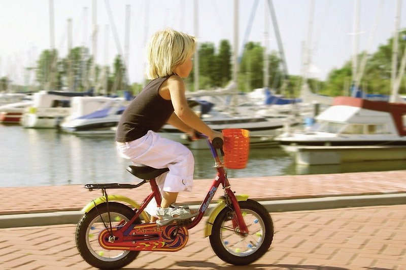 Fahrräder, Wasser und Boot - perfekt für einen aktiven Urlaub am See!