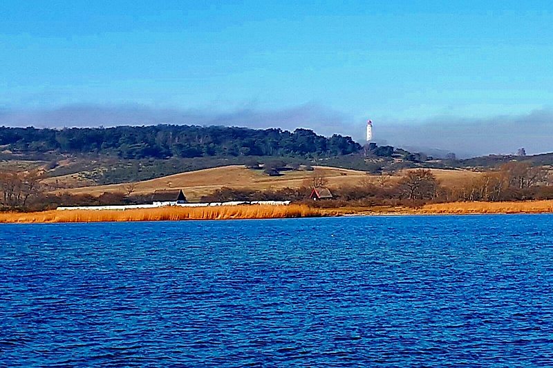 Der Hiddeseer Leuchtturm - mit Seenebel