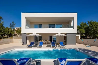 Seaview Villa Deep Green with pool
