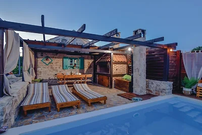 Stone villa Pietra with pool