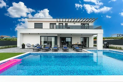 Villa Opal with pool