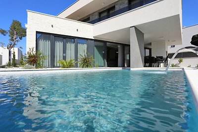 Luxury Villa 033 with heated pool