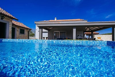 Villa Enna with heated pool