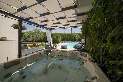 Villa Ksenija con piscina, palestra e jacuzzi