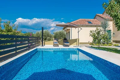 Great Villa Field Hills with sauna and...