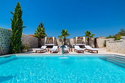 Villa Nena mit beheiztem Pool, Whirlpool und...