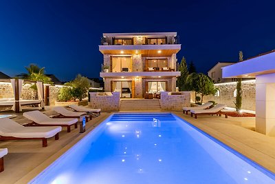 Villa Nena with heated pool, jacuzzi and...